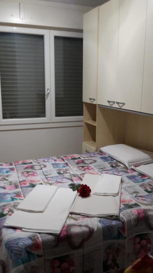 Villa Glori Affitto Camere Monolocali Carpi Eksteriør billede