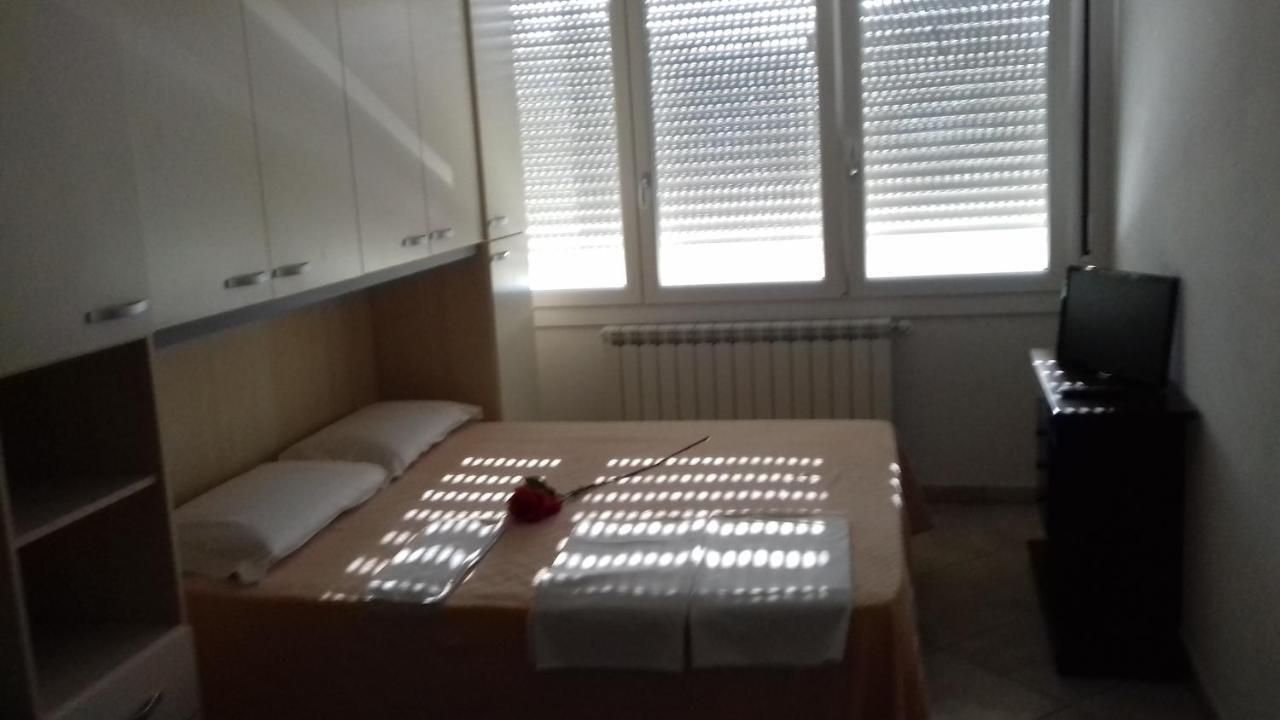 Villa Glori Affitto Camere Monolocali Carpi Eksteriør billede